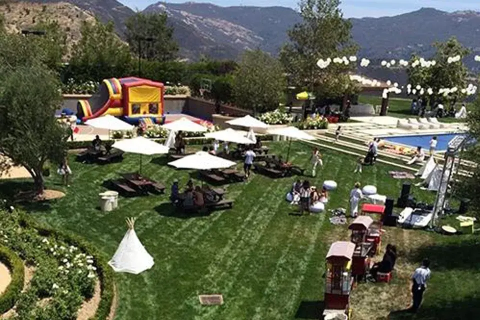 Crearon una especie de parque de diversiones infantil con un look muy bohemio, imitando el festival de Coachella