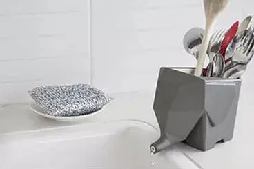 Este escurridor elefante es muy simpático y útil