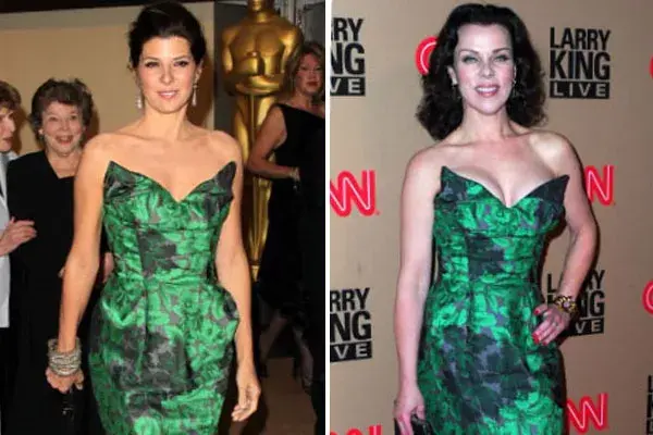 Las actrices Marisa Tomei y Debi Mazar, con el mismo vestido en verde y negro