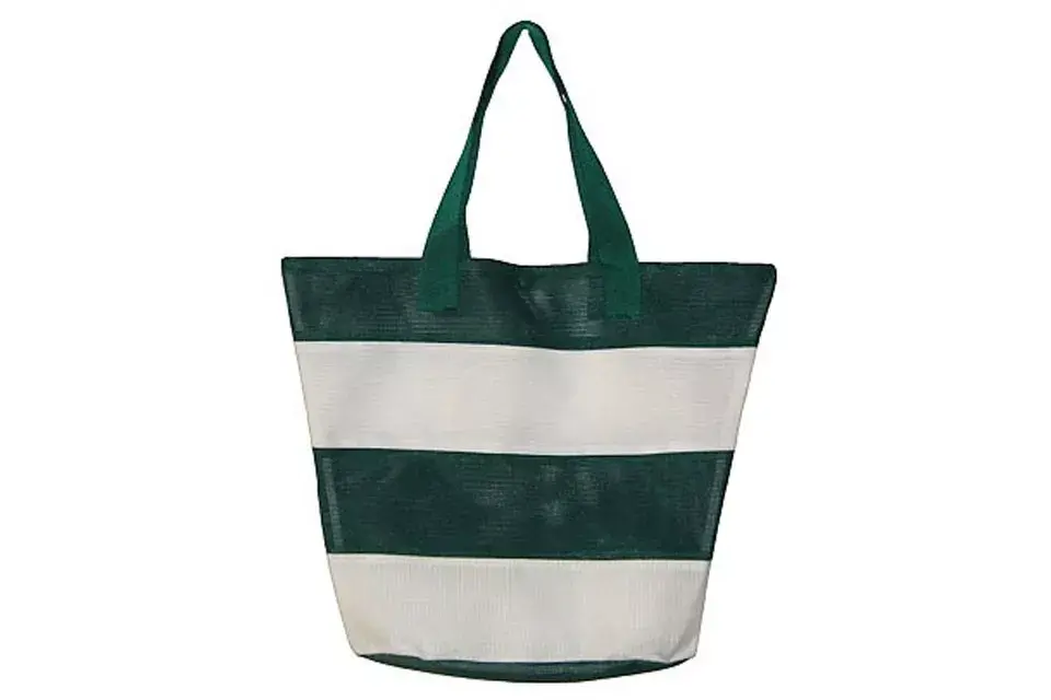 Bolsa Piura ($55, Tienda Mosho). De confección reforzada y materiales prácticos para usar todos los días