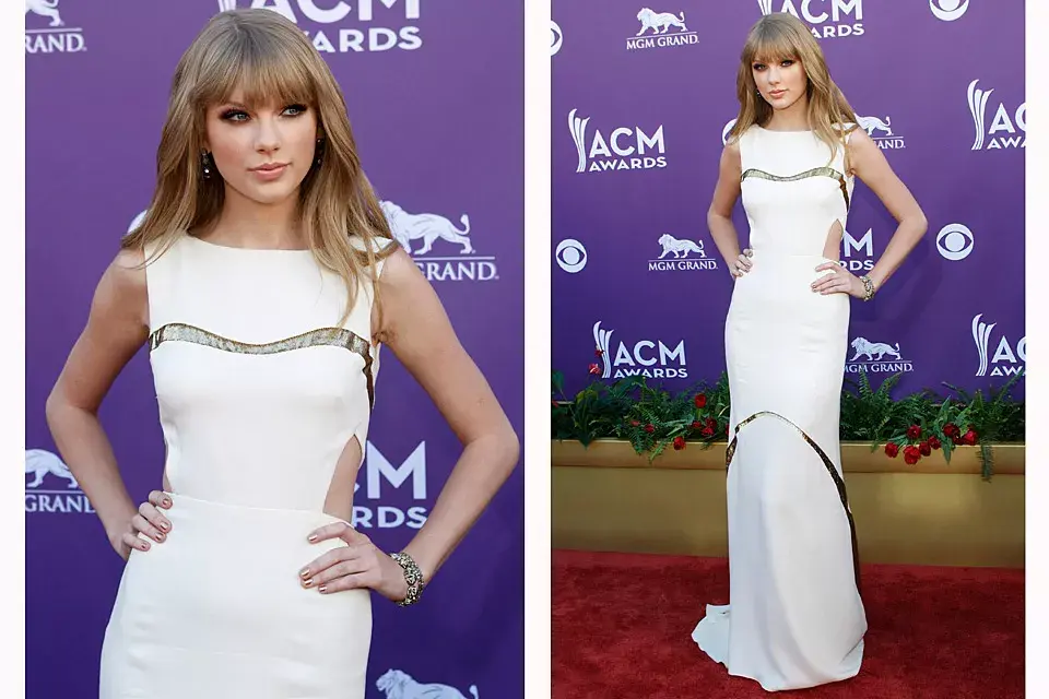 Muy moderna, Taylor Swift optó por un diseño de J. Mendel con recortes en la cintura y detalles en dorado