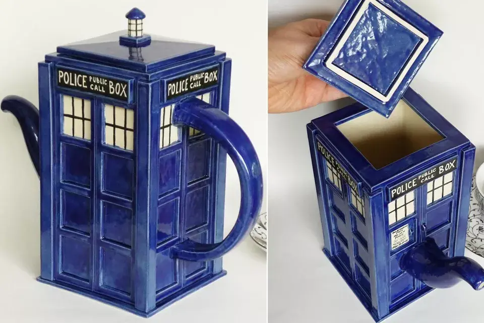 ¿Qué tal esta pintoresca tetera de cabina policial?