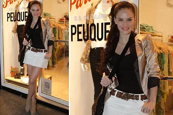 Luz Cipriota apostó a la mini y al blazer bicolor. ¿Qué te parece?