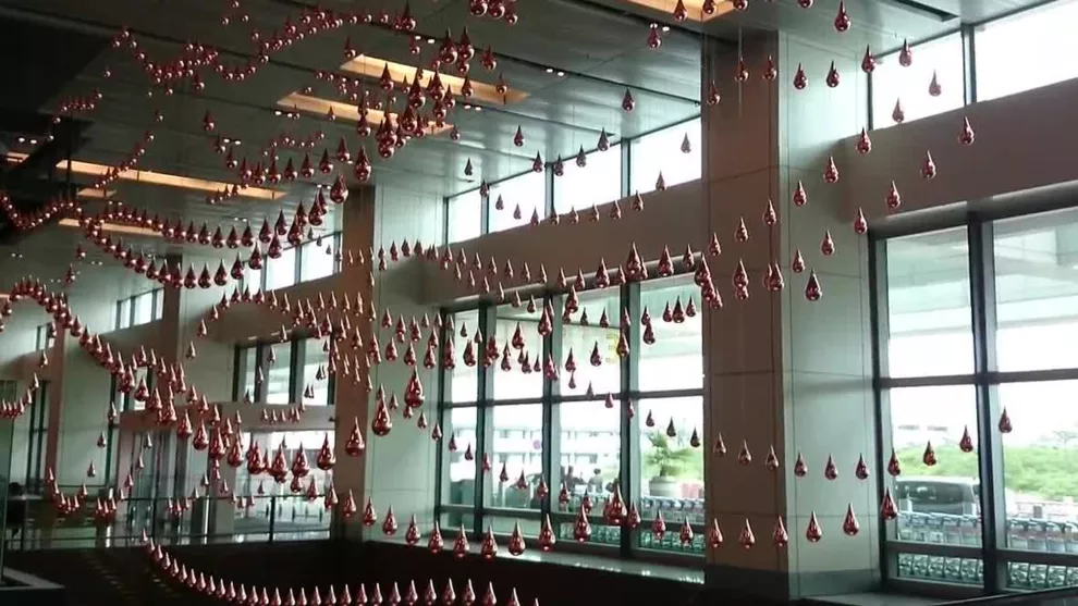 La hipnótica instalación de Singapur, Kinetic Rain