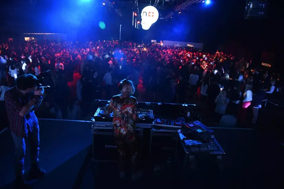 SWATCH FIESTA CIERRE BAFWEEK - SRZ
