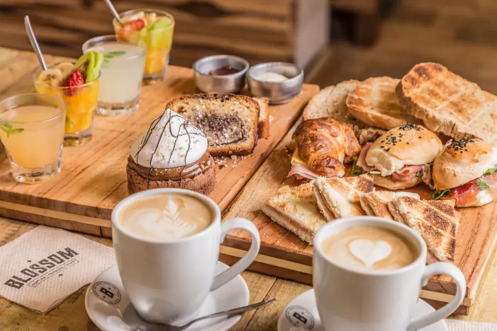 La bandeja incluye preparaciones dulces y saladas elaboradas de forma artesanal.