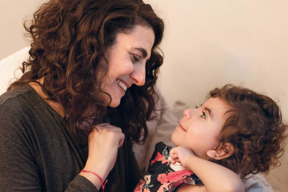 Serena Castagnola, editora de fotografía de OHLALÁ! en el camino de aprender a criar a su hija con epilepsia.