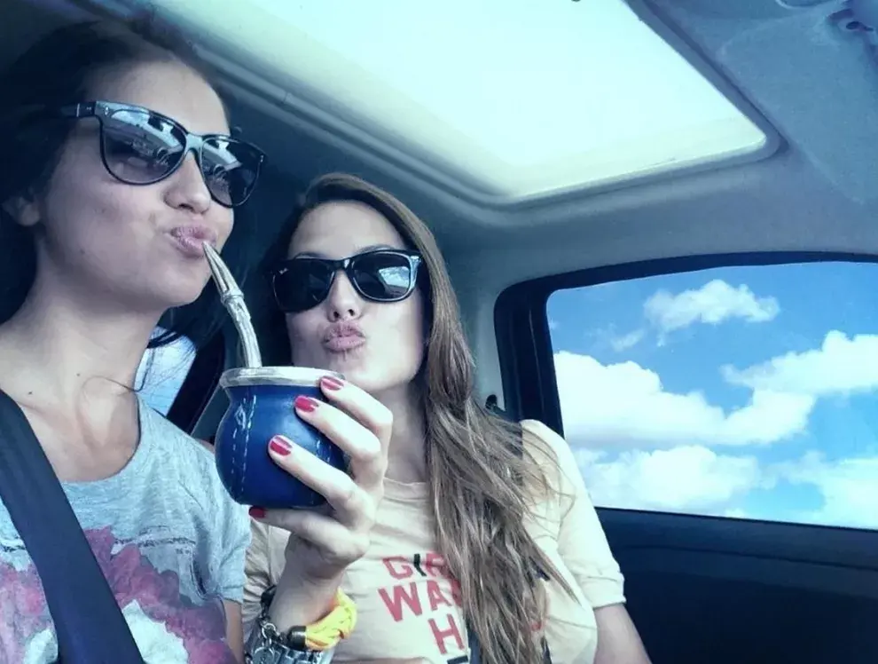 Sus viajes con amigas no puede faltar en las redes sociales