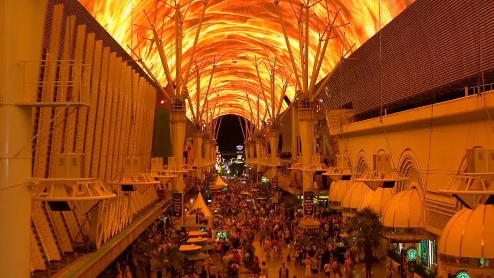 La calle Fremont y su techo literalmente deslumbrante