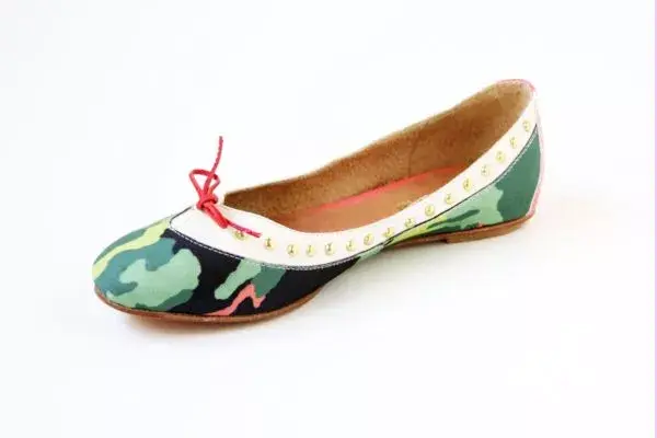Camuflada con tachas (Leloup, $860)
