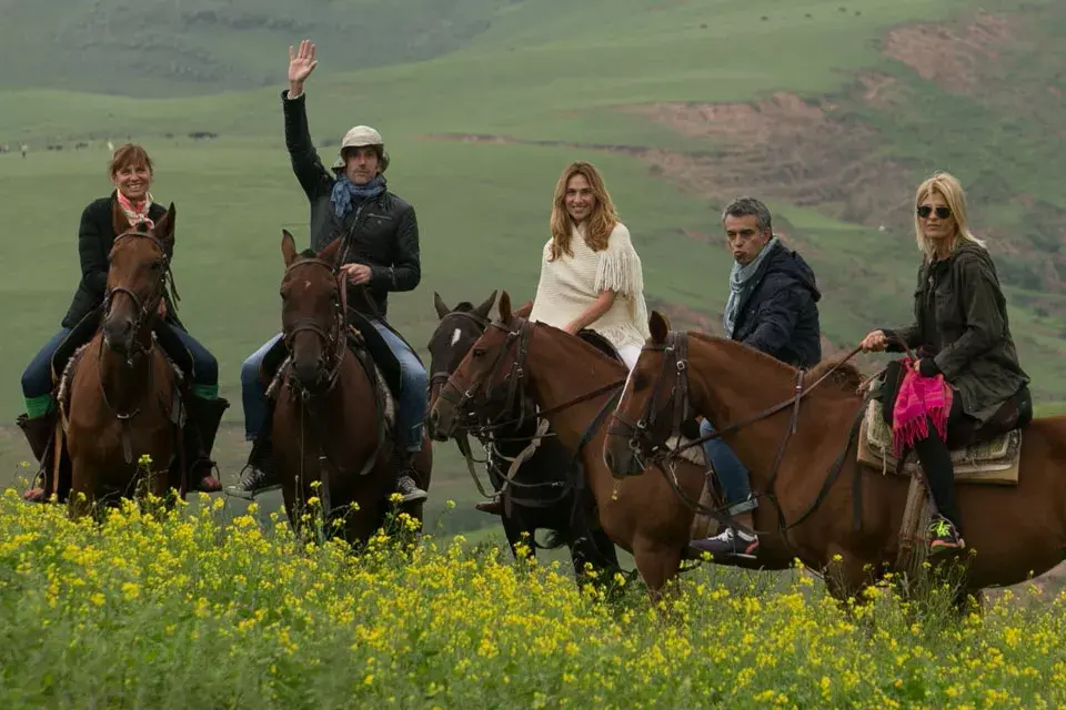 Guillermo  Vilas y Gastón Gaudio jugaron un partido a beneficio del Banco de Alimentos de Tucumán y Lara Bernasconi, Eugenia Tobal, Ginette Reynal y Juan Curz Bordeu participaron de la causa solidaria