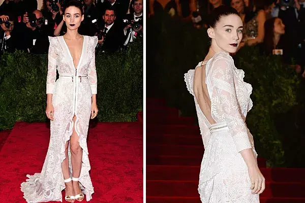 ¿Qué te parece el estilo de Rooney Mara? Un traje blanco muy sexy, con transparencias, volados y súper escote, de Givenchy
