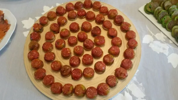 A comerrrr!!! Con el catering de fête fête!!! Mmmmm mini tarte tatin de tomateeeeee