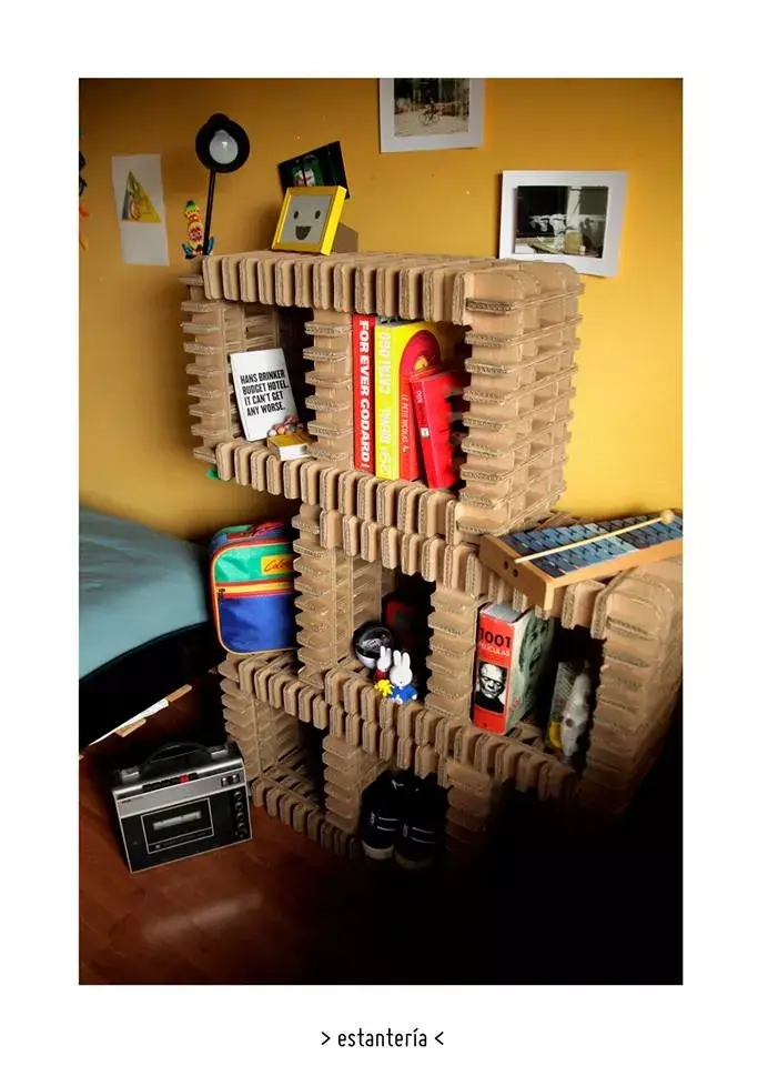 Los bricks pueden utilizarse como mesitas, escalera, puff, lugar de guardado, apoya pies y ¡la lista podría ser interminable!