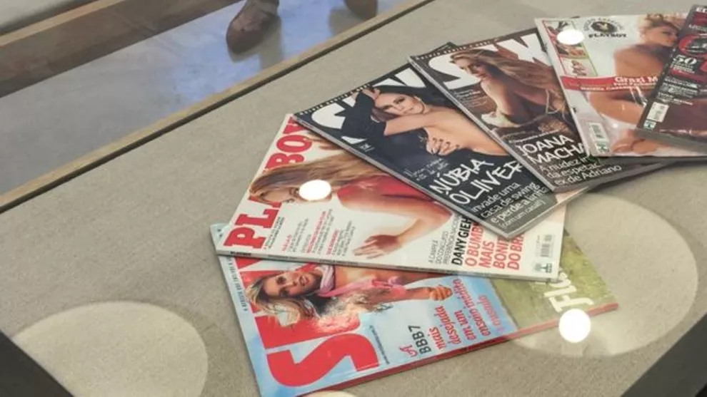 Una mujer brasileña se cansó de guardar en su casa la colección de revistas Playboy de su expareja. Le dio un plazo para recogerlas y como no lo cumplió, las mandó al museo