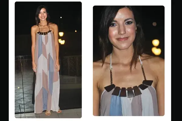 Vestido largo con vuelo en tonos pastel con tiras y cuello de apliques en madera