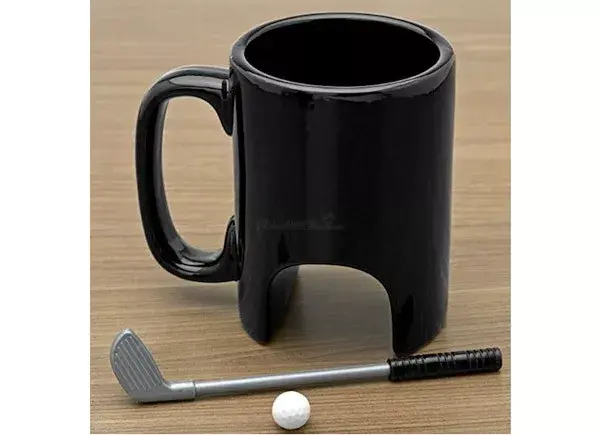 Esta taza es ideal para los fanáticos del golf que no quieren dejar de practicar ni siquiera durante el desayuno