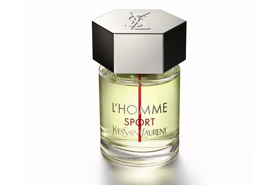 Una fragancia fresca y muy canchera para los amantes del deporte y la vida al aire libre. (L´homme Sport, de Yves Saint Laurent, $995 x 100 ml)