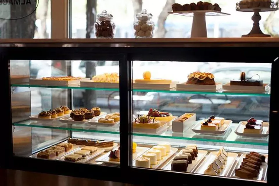 Un pequeño local junto al OTT College, que ofrece productos gourmet y un pan caser increíble