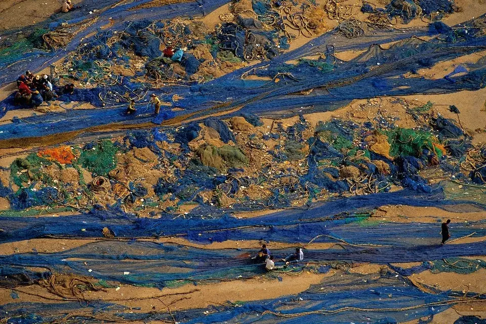 Filets de pêche dans le port d’Agadir, Maroc. Copyright: © Yann Arthus-Bertrand / altitude-photo.com