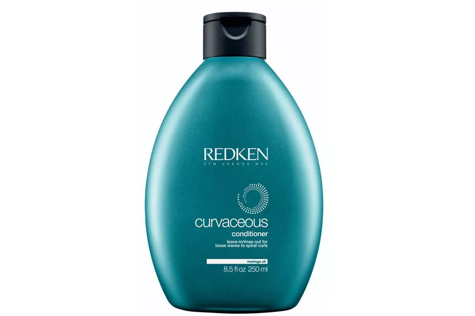 El acondicionador de la línea Curvaceous, para las que tienen rulos (Redken, $288)