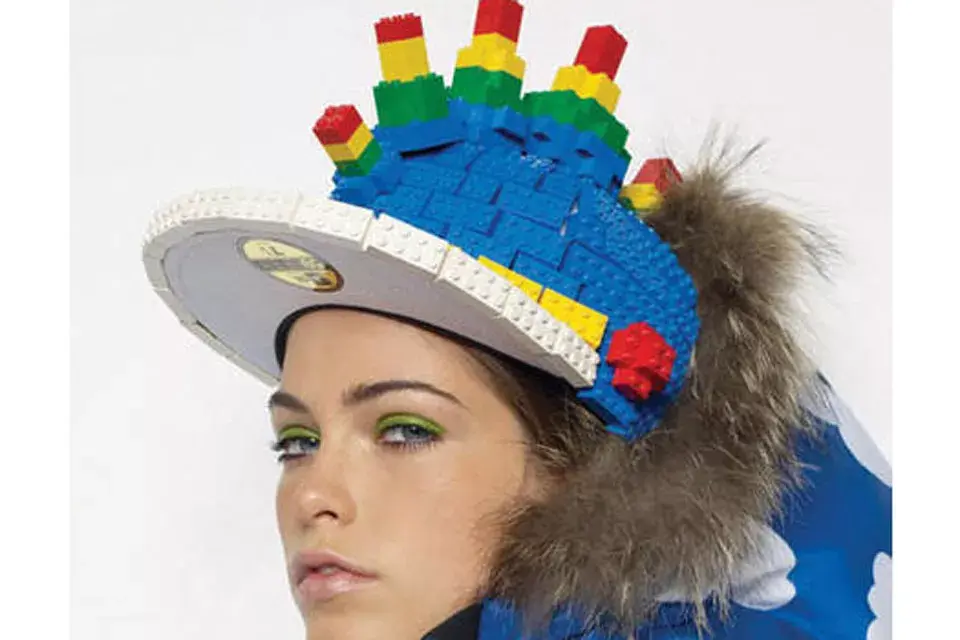Para las que adoran salir con gorras, una propuesta con legos; ¿Lo usarías?