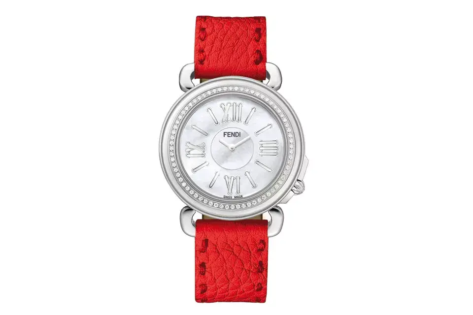 Reloj de cuero con brillos (Fendi, consultar precio)