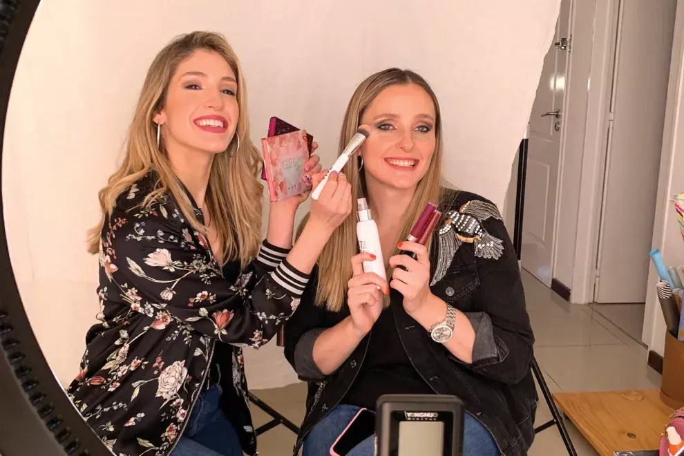 Anto y Agos Mazza crearon una marca de make up nacional que no tiene nada que envidiar a las importadas.