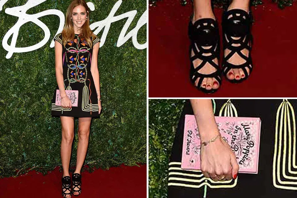 Chiara Ferragni lució un minivestido estampado con bordados de colores firmado por Peter Pilotto. Su clutch con forma de libro de Mary Poppins era de Olympia Le-Tan. ¡Muy original!