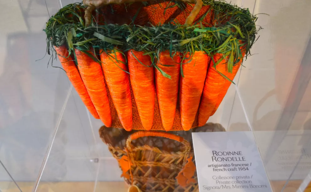 Cartera de Zanahorias: Cortesia de Rodinne Rondelle, artesanía de 1954
