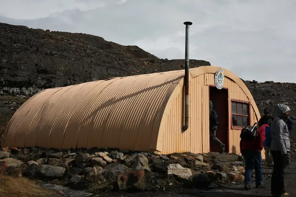 Un refugio en el glaciar es el encargado de recibir a todos los visitantes