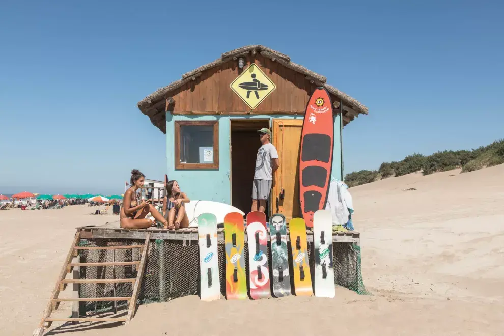 Escuelita de Surf en Mar de las Pampas. Foto: Sofía López