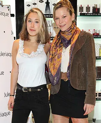 Perfumerías Juleriaque abrió las puertas de un nuevo local ubicado en Florida 740 y Anita Pauls y Jazmín de Grazia estuvieron allí. 