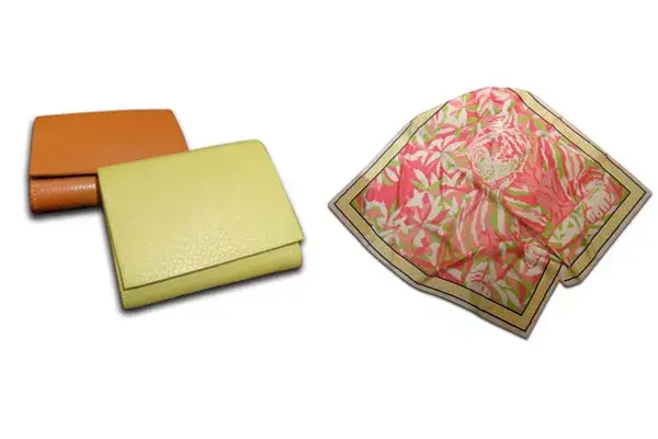 Billeteras en varios colores ($153) y foulard Echo Design (a partir de $200) de Niños Bien