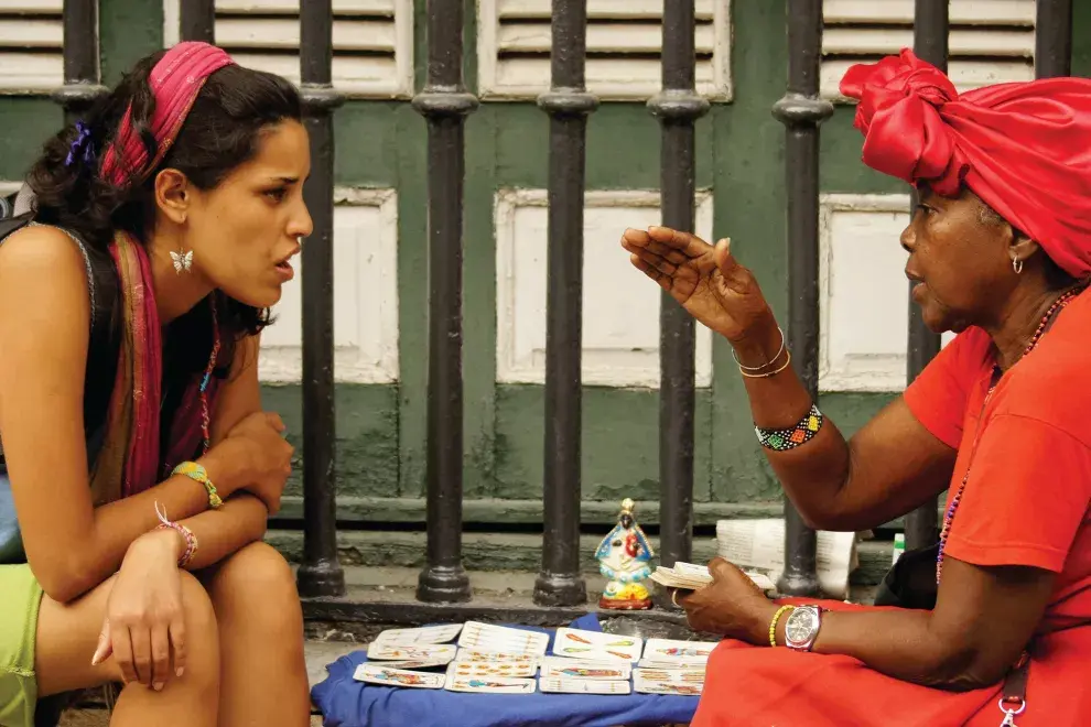 Las lecturas de los cocos son muy populares en la Calle Obispo.