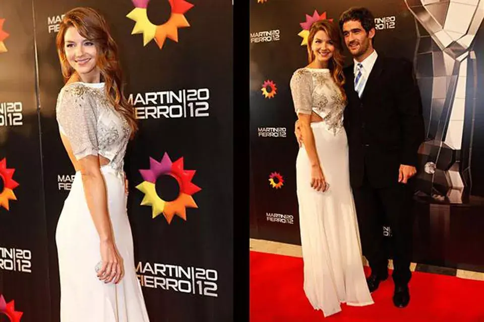 Marcela Kloosterboer se subió a la onda cropped, con un vestido blanco con recortes en la espalda y la cintura de El camarín; ¿Este fue su mejor look? ¿Qué opinás?