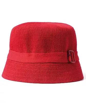 $49: gorro con hebilla de Dolores Iguacel