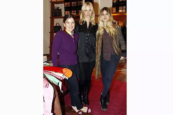 Carola del Bianco y Micaela Tinelli estuvieron junto a la dueña de Jackie Smith diseñando accesorios en su local de Palermo