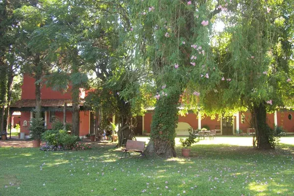 A poco más de 67 kilómetros de la Ciudad de Buenos Aires, en Luján, se encuentra este pintoresco polo gastronómico