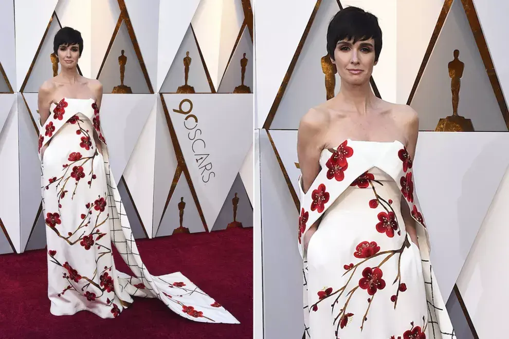 La actriz Paz Vega, con un vestido con estampado oriental y cola a cuadros, de Christopher Bu