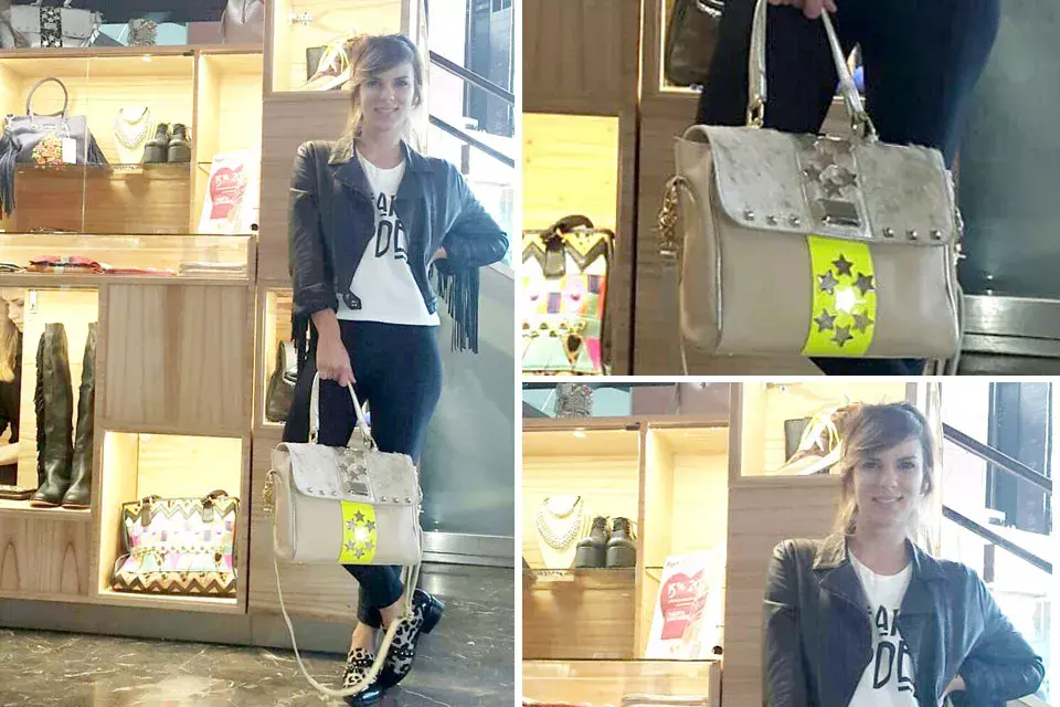 Gimena Accardi pasó por el local de Olivetta´s con chaqueta de cuero, remera básica, chupín negro y botitas animal print, sumó una cartera de local para darle un poco de color a su equipo