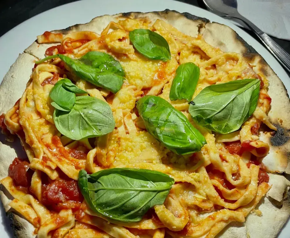 Pizza de tagliatelle con salsa. Foto gentileza de: Cosi Mi Piace