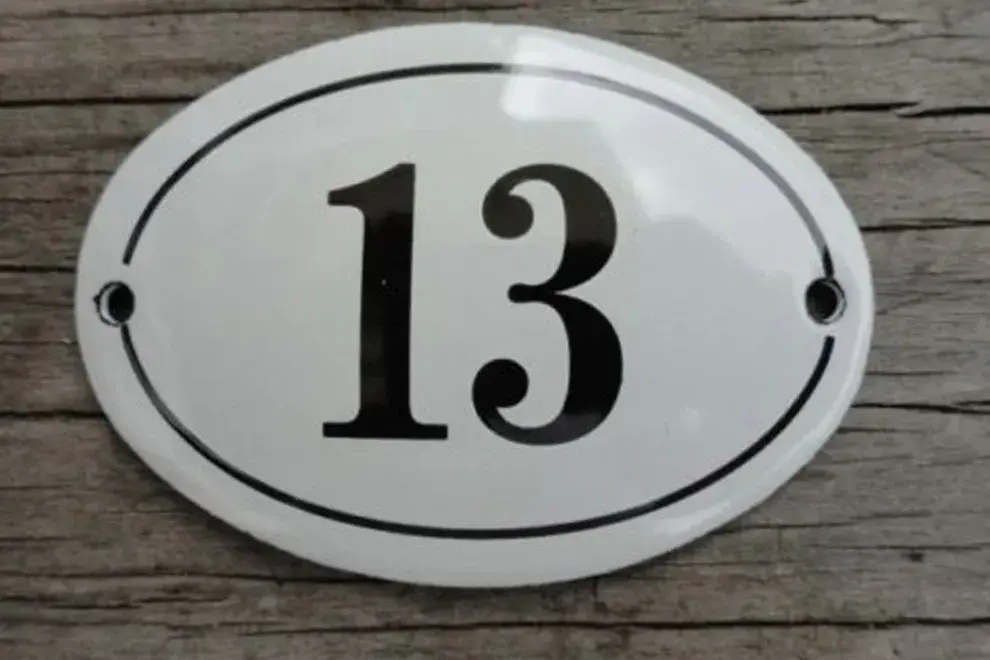 número 13