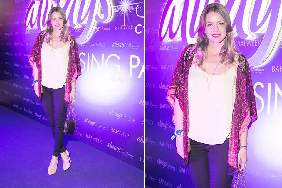 Geraldine Neumann estaba divina con ese kimono violeta. ¡Un look relajado pero elegante!