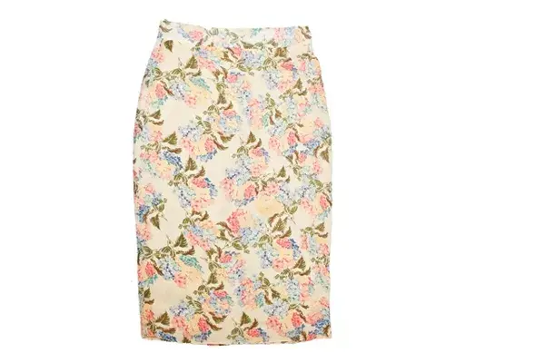 Falda tubo estampada (Las Oreiro, $860).