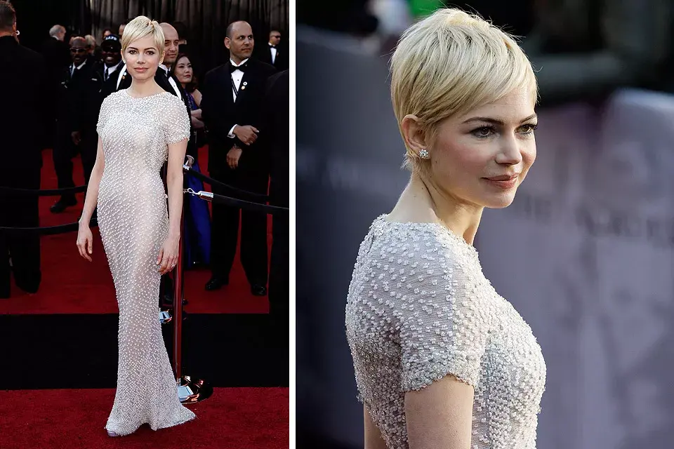 Elegante, pero muy aseñorada, Michelle Williams recurrió a Chanel, una de sus firmas preferidas; el vestido era de escote cerrado y estaba bordado con canutillos formando lunares