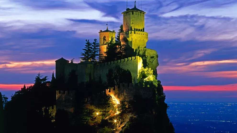 La Guaita o Rocca Maggiore, un antiguo fuerte militar anterior al siglo XI, tienen una de las mejores vistas de la ciudad