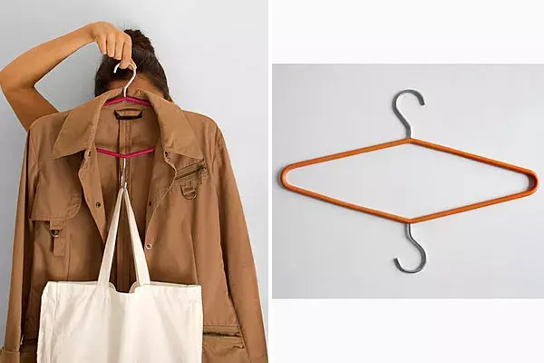 ¿Poco lugar en el placard? Una solución puede ser esta percha doble