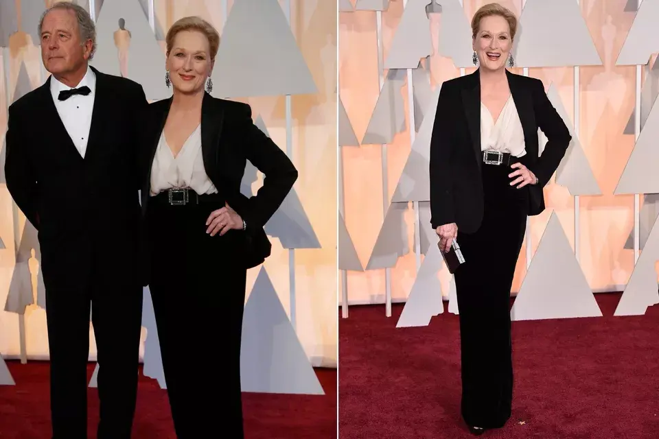 Meryl Streep apareció con un look en blanco y negro de Lanvin compuesto de pollera, camisa, chaqueta y un cinturón ancho