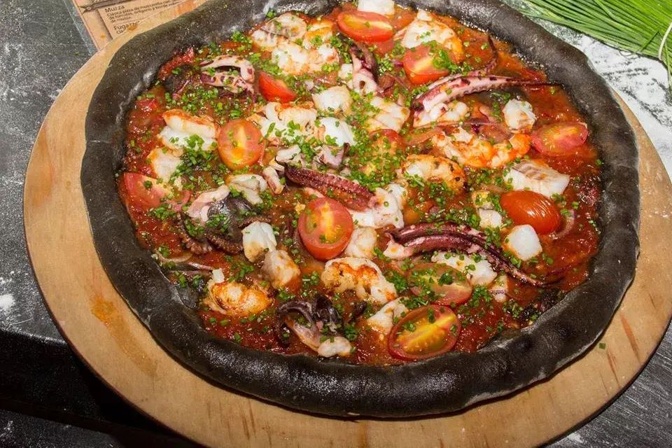 Pizzas clásicas, pero adaptándolas a las nuevas tendencias y sabores ¿El toque distintivo? El borde relleno con distintos productos